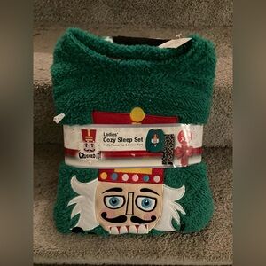 NWT BRIEFLY STATED Holiday Pajamaas